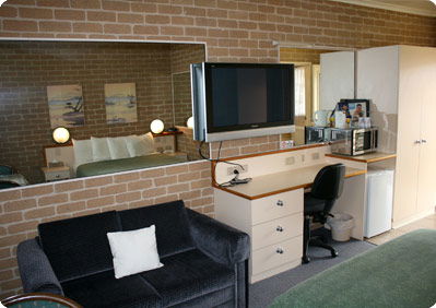 Grand Manor Motor Inn - Accommodation Australia 3