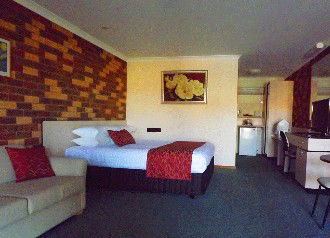 Highway Inn Motel - Accommodation Australia 2