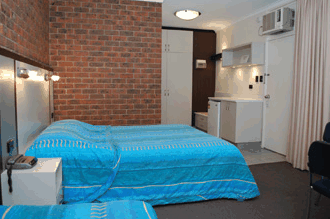 Lakes Central Hotel - Accommodation Australia 3