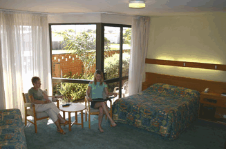 Lakes Central Hotel - Accommodation Australia 4