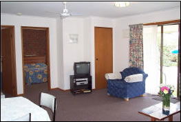 Lakes Jakaranda Holiday Units - Accommodation Australia 3
