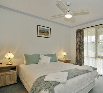 Summerfield Studio Apartments - Accommodation Australia 2