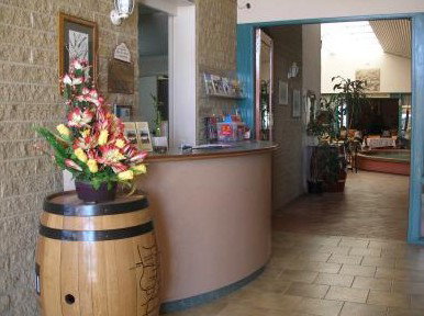 Travellers Rest And The Courtyard Restaurant - Accommodation Australia 3