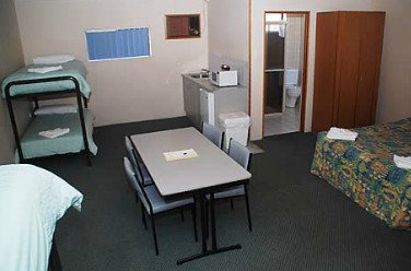 Oasis By The Lake - Accommodation Australia 3