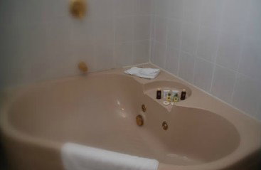 Oasis By The Lake - Accommodation Australia 4