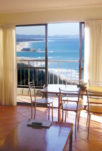 Beachfront Towers - Accommodation Australia 2