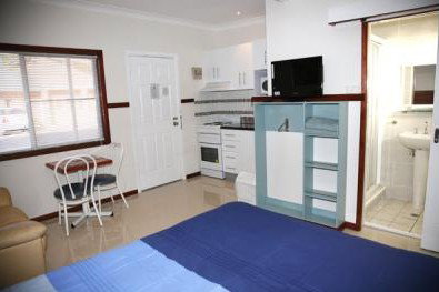 Across Country Motor Inn - Accommodation Australia 2