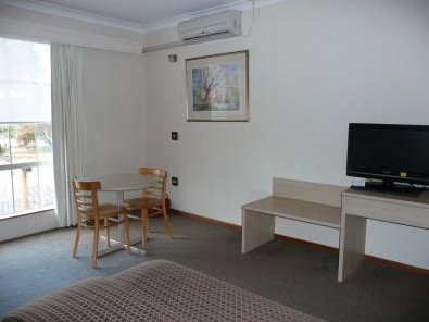 Hamiltons Townhouse Motel - Accommodation Australia 3