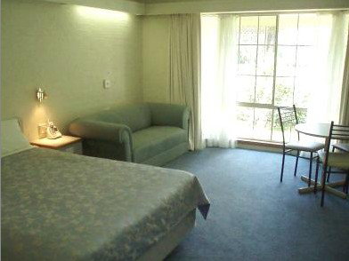 Hamiltons Townhouse Motel - Accommodation Australia 4