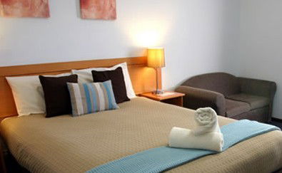 Colonial Lodge Motor Inn - Accommodation Australia 0