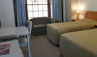 Colonial Lodge Motor Inn - Accommodation Australia 1