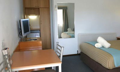 Colonial Lodge Motor Inn - Accommodation Australia 4