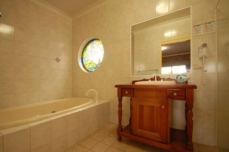 Country Gardens Motor Inn - Accommodation Australia 0