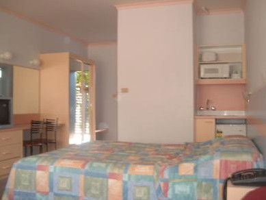 Golden Sands Motor Inn - Accommodation Australia 1