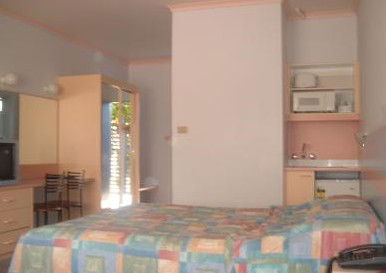 Golden Sands Motor Inn - Accommodation Australia 3