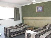 Hanging Rock Family Motel - Australia Shopping 1