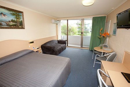 Palm Court Motor Inn - Local Tourism 1