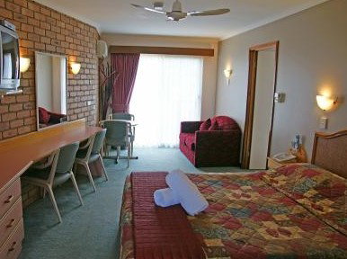 Sapphire Waters Motor Inn - Accommodation Australia 4