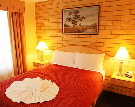 Cotswold Motor Inn - Accommodation Australia 2