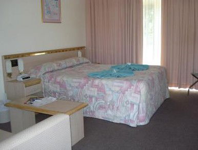 Colonial Motor Lodge - Accommodation Australia 3