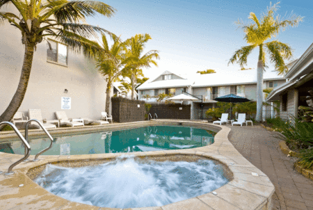 Pelican Beach Resort - Australia Shopping 4