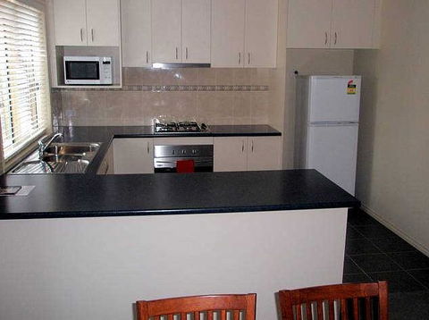 Victoria Lodge Motor Inn And Apartments - Accommodation Australia 2