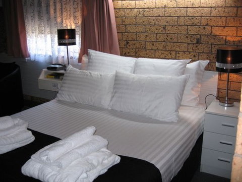 Golden Harvest Motor Inn - Accommodation Australia 1