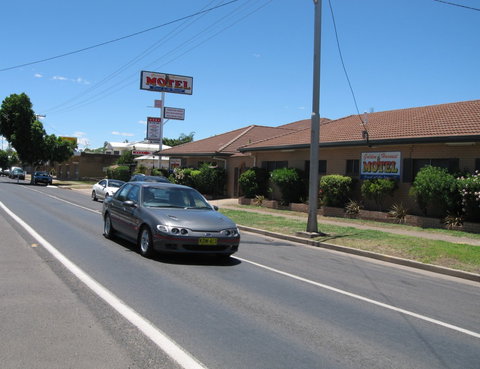 Golden Harvest Motor Inn - Accommodation Australia 3