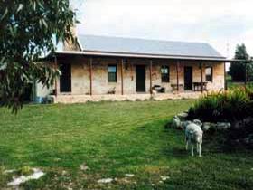 Mt Dutton Bay Woolshed Heritage Cottage - Australia Shopping 0