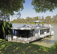 Moving Waters Self Contained Moored Houseboat - Bed n Breakfasts