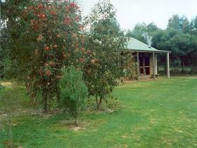 Murray's Country Cottages - Bed n Breakfasts 0