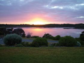 Lake View Apartments - Accommodation Australia 0