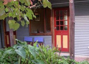 Red Poles - Accommodation Australia 2