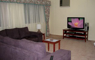 Louth Bay Holiday Apartment - Australia Shopping 1