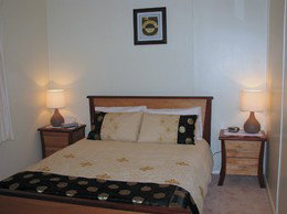 Louth Bay Holiday Apartment - Australia Shopping 2