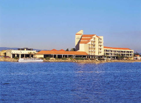 The Lakes Resort Hotel - Accommodation Australia 0