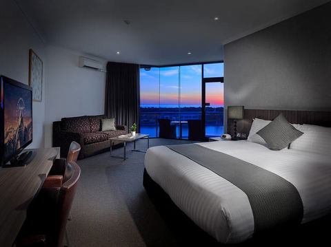 The Lakes Resort Hotel - Accommodation Australia 3