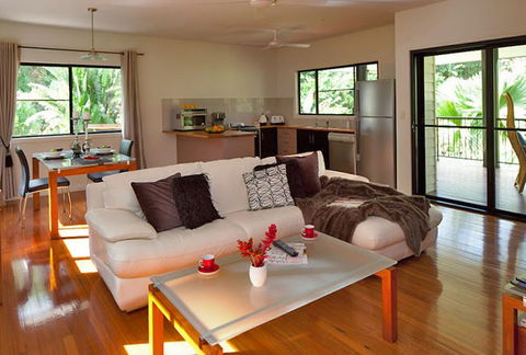 Misty Mountains Tropical Rainforest Romantic Retreat - Accommodation Australia 0