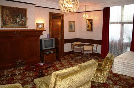 Mayfair Motel On Cavell - Local Tourism 5