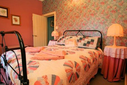 Wilmot Arms Inn - Bed n Breakfasts 1