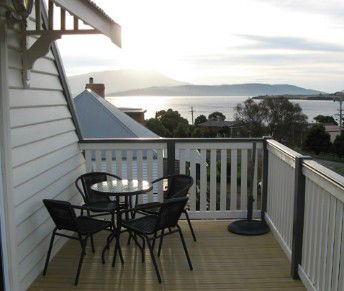 Iron Pot Cottage - Local Tourism 3