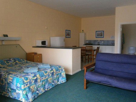 Penguin Holiday Apartments - Accommodation Australia 0