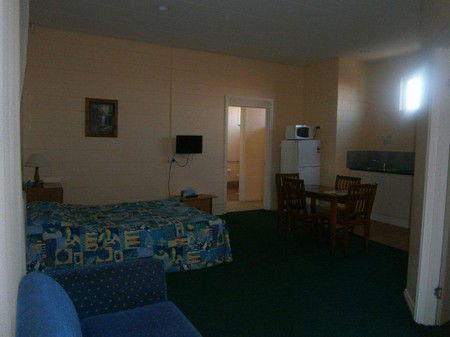 Penguin Holiday Apartments - Accommodation Australia 1