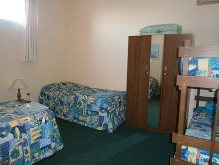 Penguin Holiday Apartments - Accommodation Australia 2