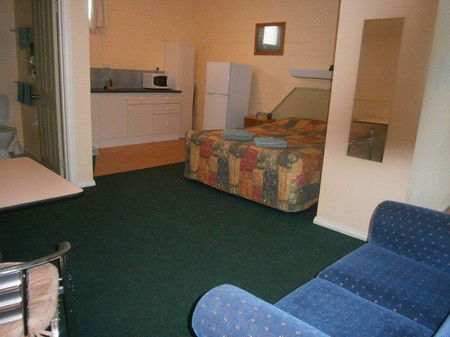 Penguin Holiday Apartments - Accommodation Australia 4