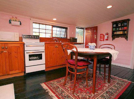 Hollyhock Cottage - Accommodation Australia 1