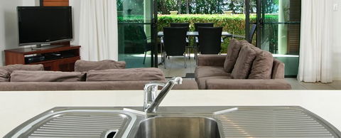 Cairns Beachfront Apartment - Local Tourism 4