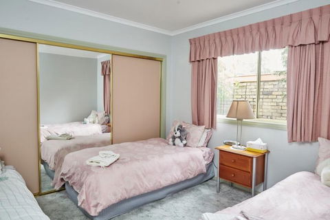 Bristol House Accommodation - Australia Shopping 2
