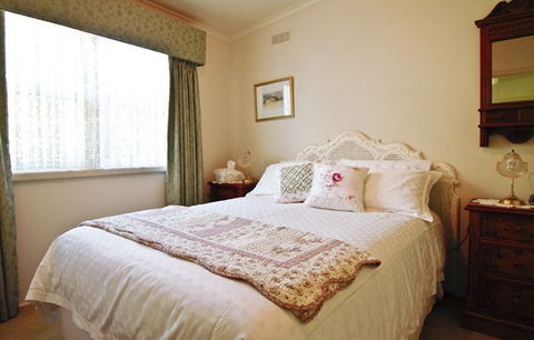 Peel Cottage - Ballarat Miners Cottages - Accommodation Australia 5