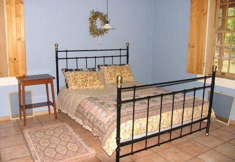 Bakers Flat Cottages - Local Tourism 3